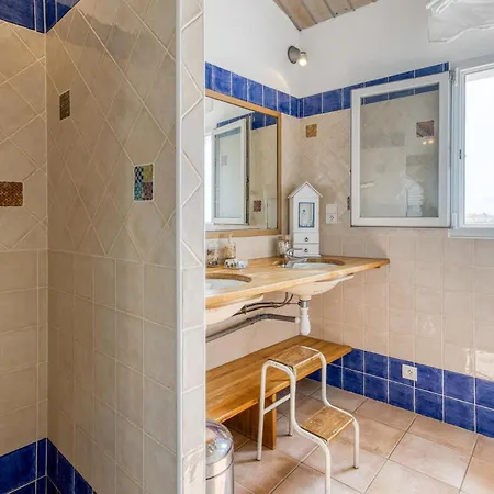 4 Bedroom In Nyaraló *